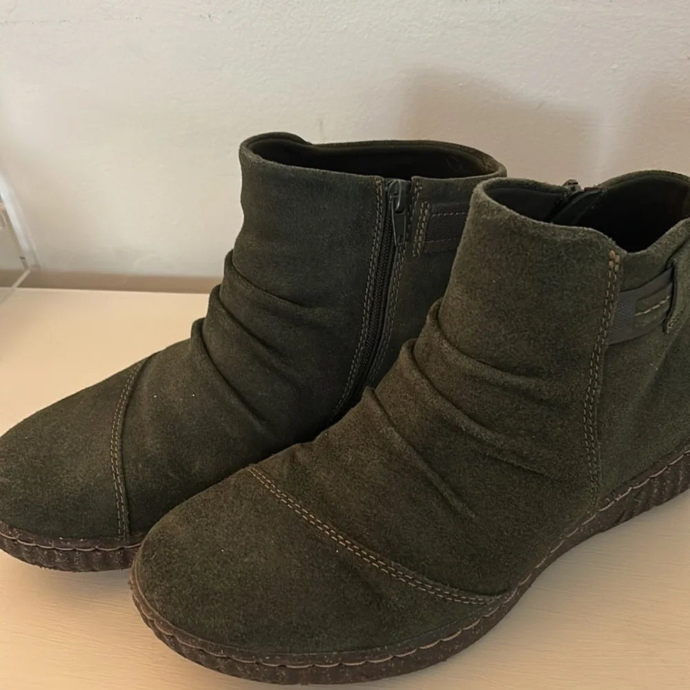 Clarks Collection Leather Ankle Boot-Caroline Derby Dark Green Women’s 9.5 Wide - Picture 3 of 7